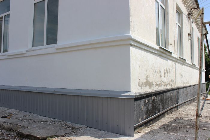 На фото: Капитальный ремонт здания МБОУ ООШ №18
