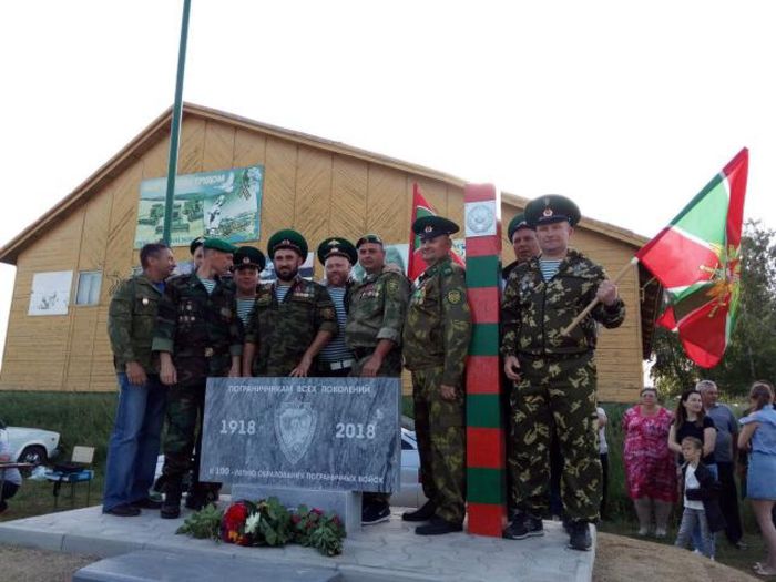 На фото: пограничники Атаманского поселения отметили свой профессиональный праздник