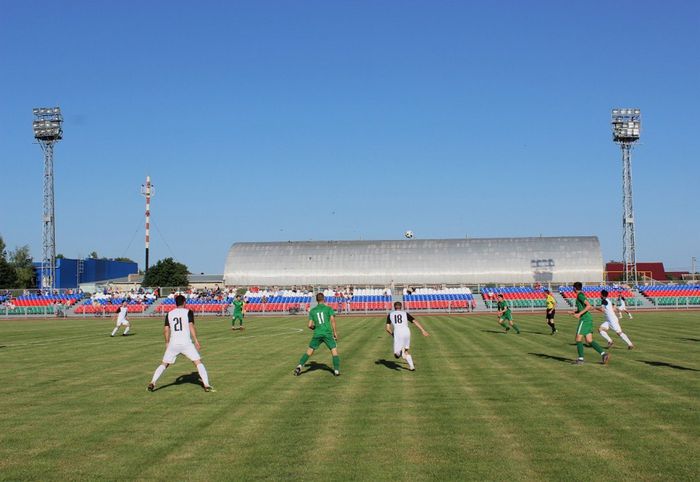 На фото: футбольный матч "Кубань Холдинг" в день открытия стадиона «Урожай»