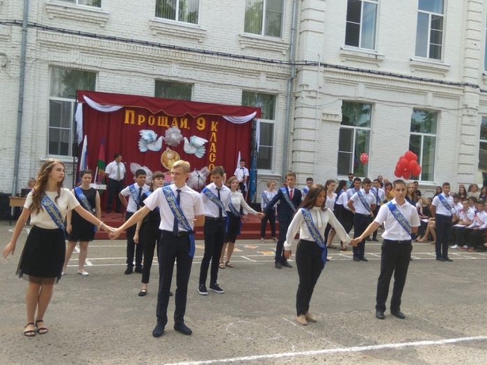 На фото: выпускные в 9-х классах школ Павловского района