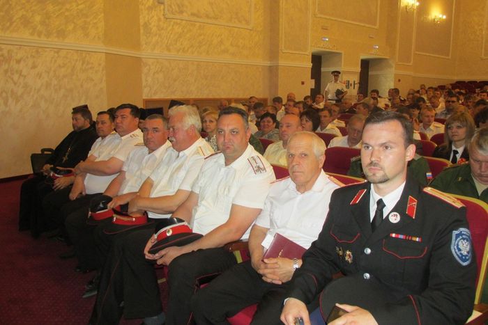 На фото: отчетный сбор Ейского казачьего отдела Кубанского казачьего войска
