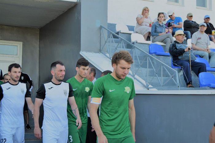 На фото: футбольный матч между «Кубань Холдинг» и майкопской «Дружба-2»