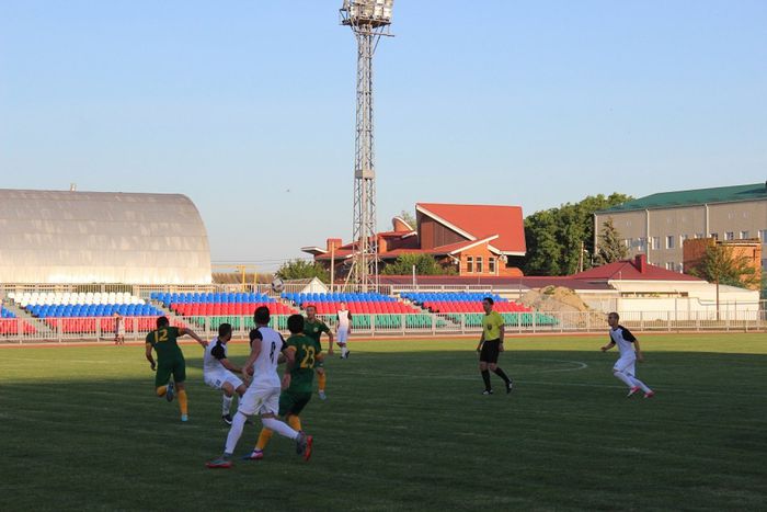На фото: футбольный матч «Кубань Холдинг» и «Кубанской Короны»