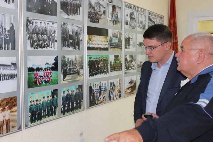На фото: участники рабочей встречи в музее Совета ветеранов ДПС