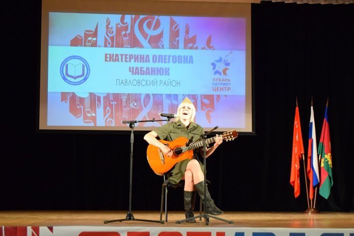На фото: победительница патриотического конкурса «Пою мое Отечество!» Екатерина Чабанюк
