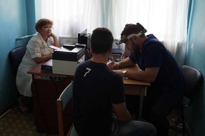 На фото: выездной прием врачей в Новолеушковском поселении