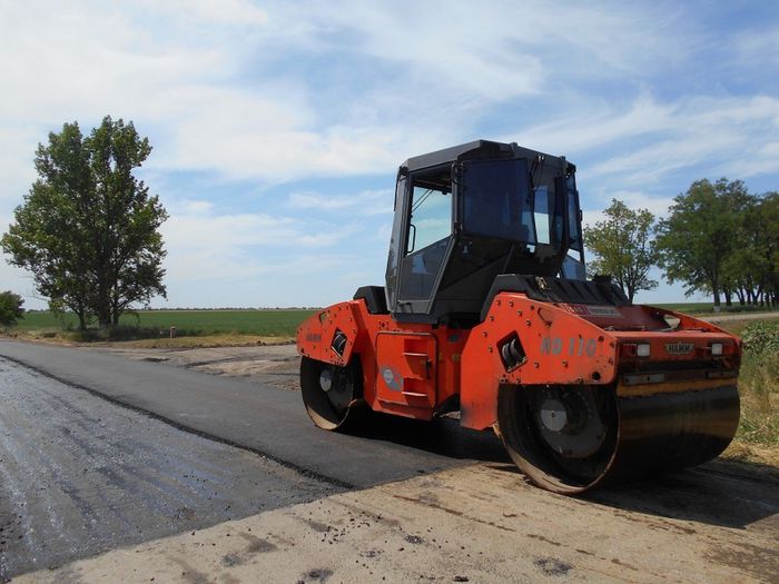 На фото: ремонт дорог в Упорненском сельском поселении