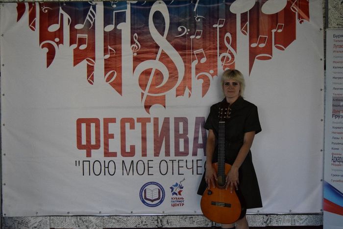 На фото: победительница патриотического конкурса «Пою мое Отечество!» Екатерина Чабанюк