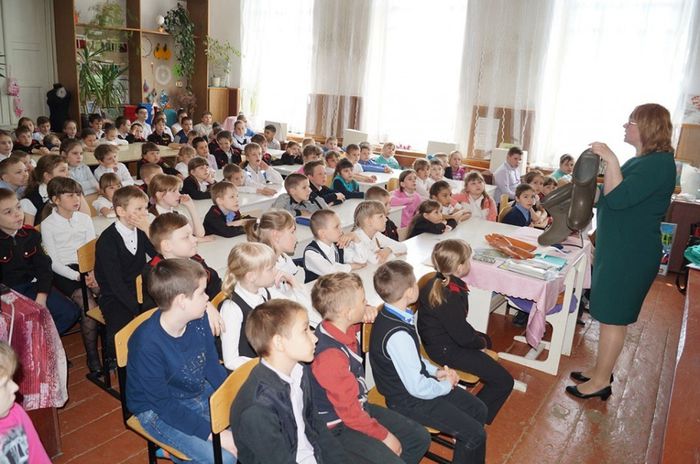 На фото: уроки электробезопасности в Павловских школах