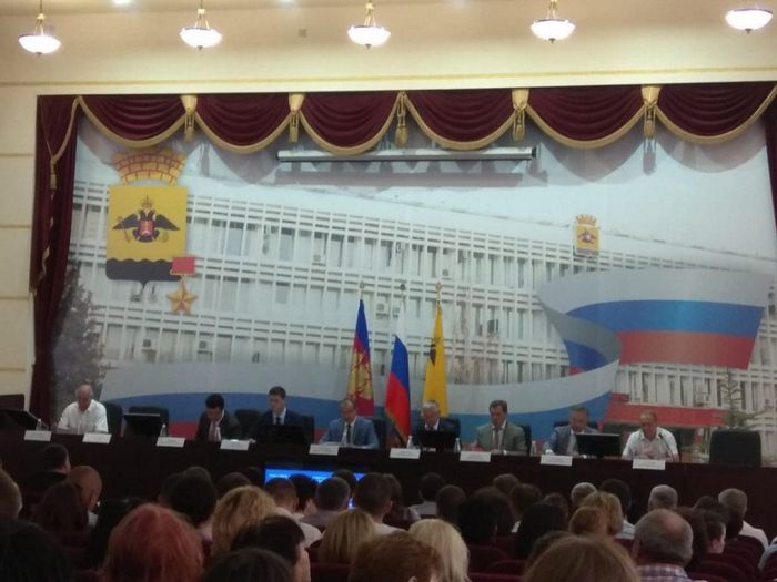 На фото: выездное заседание ЗСК в г. Новороссийске