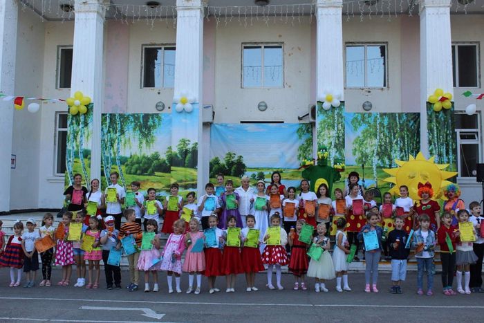 На фото: открытие летних дворовых площадок в Новолеушковском сельском поселении