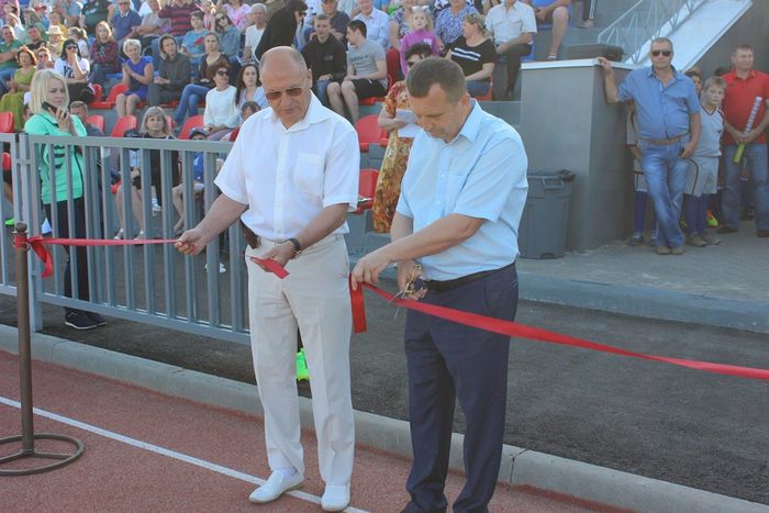 На фото: открытие стадиона «Урожай»