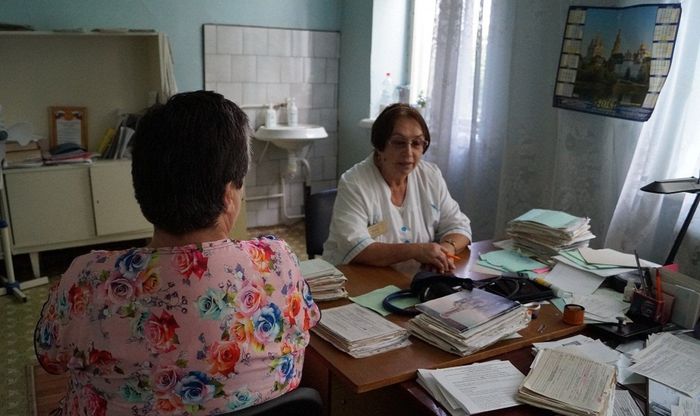 На фото: выездной прием врачей в Новолеушковском поселении