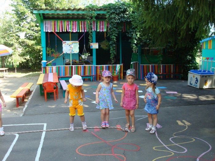 На фото: летнее оздоровление детей в детских садах