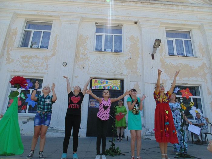 На фото: открытие летних дворовых площадок в Новопластуновском сельском поселении