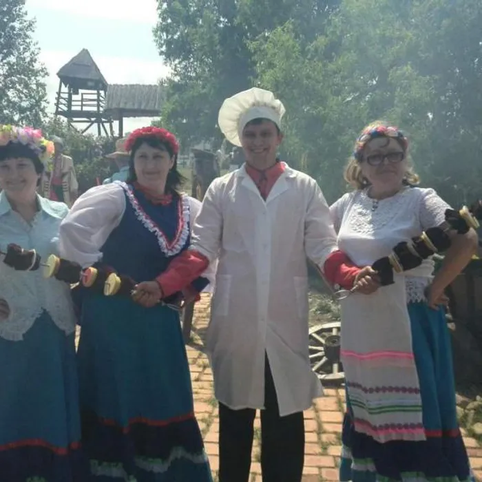 Краевой фестиваль шашлыка и национальных традиций « Кубани дружный хоровод» и краевая выставка изделий народных и художественных промыслов « Кубань мастеровая»