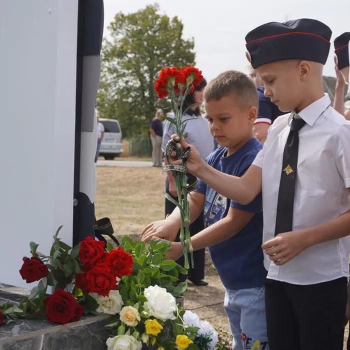 Торжественно открыли стелу, посвященную воинам, погибшим при исполнении воинского долга на СВО