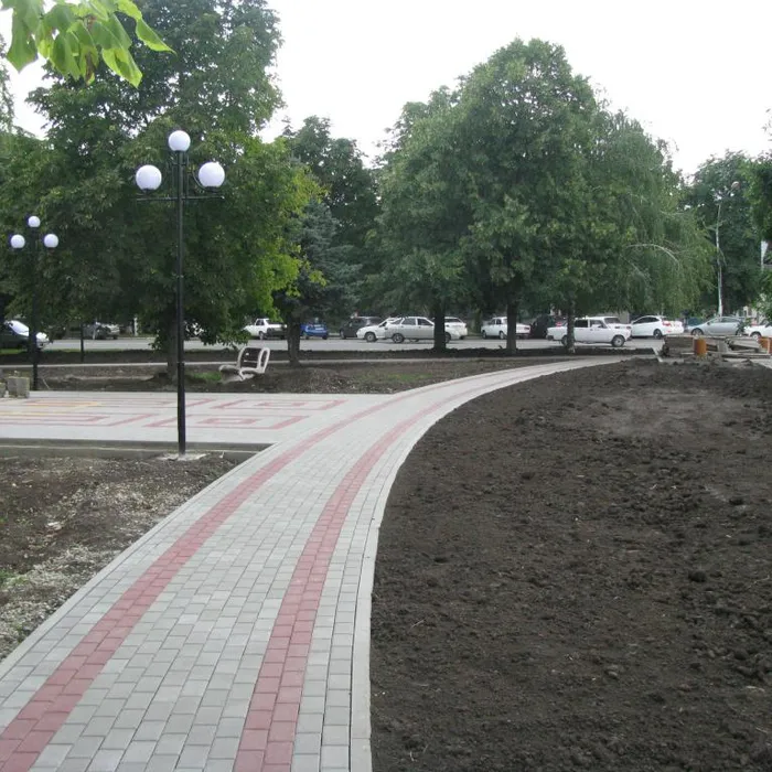 Продолжается реконструкция сквера