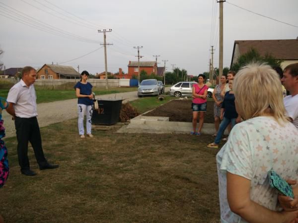 На фото: Встречи главы Павловского сельского поселения с жителями