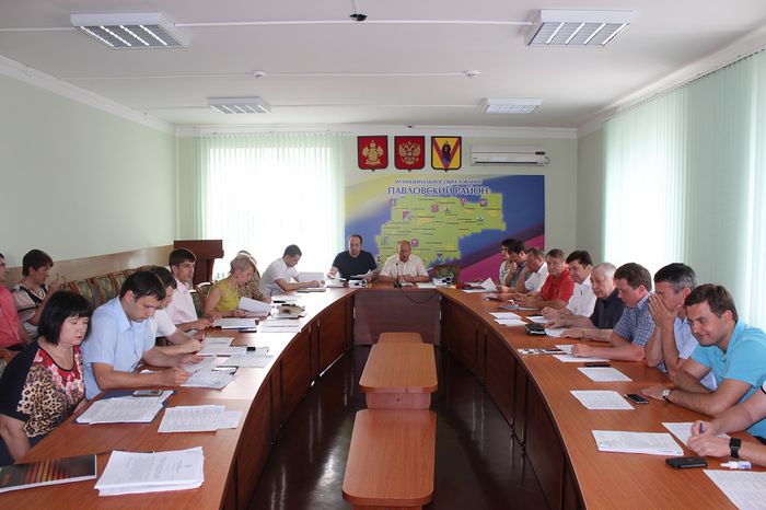 На фото: сессия Совета депутатов мо Павловский район
