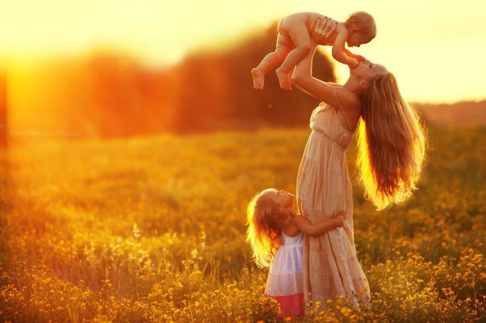 На фото:Материнство – счастье, радость и почет!