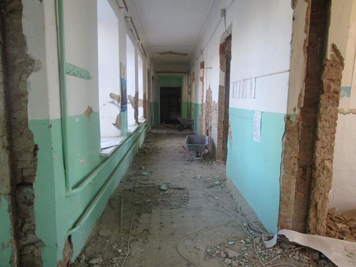 на фото: Капитальный ремонт здания врачебной амбулатории