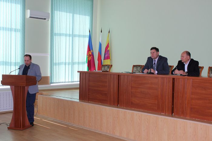 На фото: слева на право Ю.Ю.Шулико, В.И.Лесовой