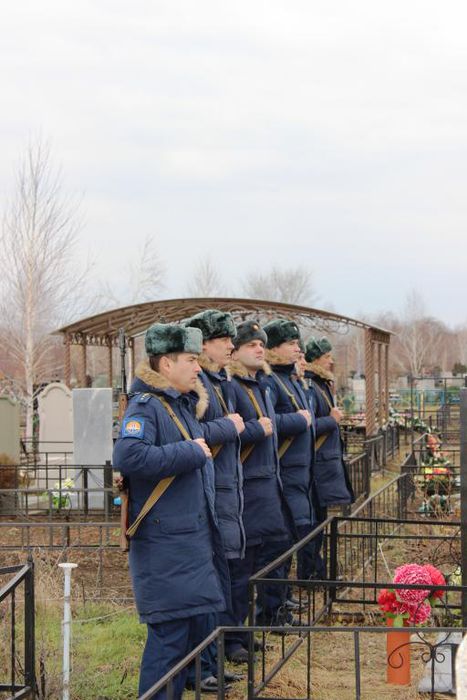На фото:церемония,посвященная захоронению останков красноармейца