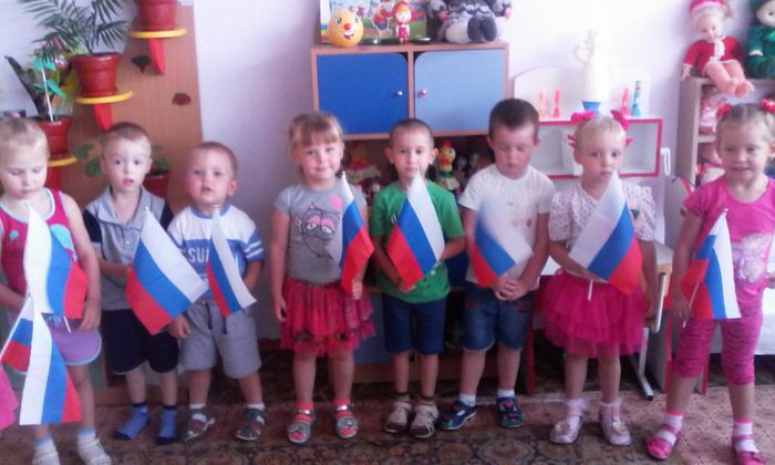 На фото:День Государственного флага России
