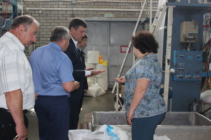 На фото: посещение завода по производству пищевой пленки ИП Походин