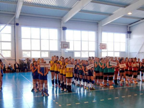 (На фото: команды Краснодарского края по волейболу девушек 2002-2003 г.р.)