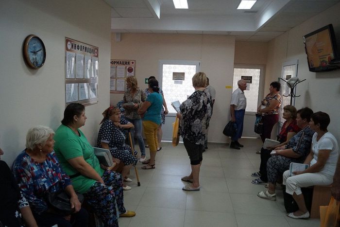 На фото: выездной прием врачей в Новопластуновском поселении