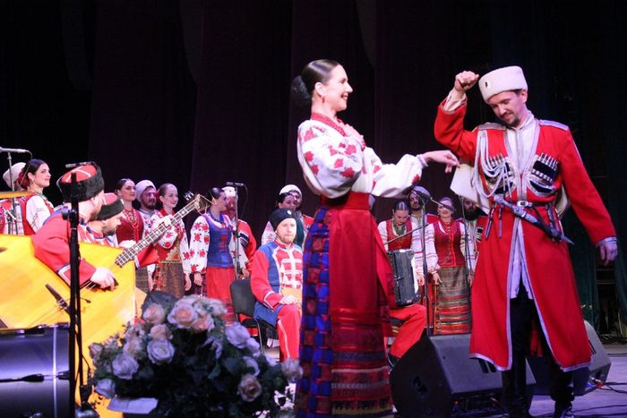 На фото: концерт Кубанского казачьего хора в ст. Павловской