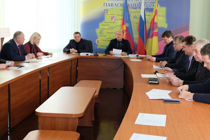 На фото: заседание депутатских комиссий