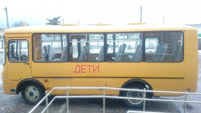 На фото: школьный автобус для школы №15