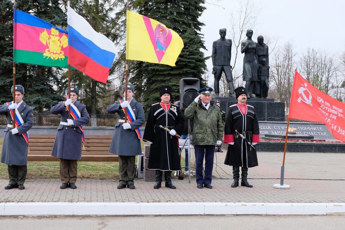 На фото: памятное мероприятие, посвященное 76-ой годовщине освобождения Павловского района