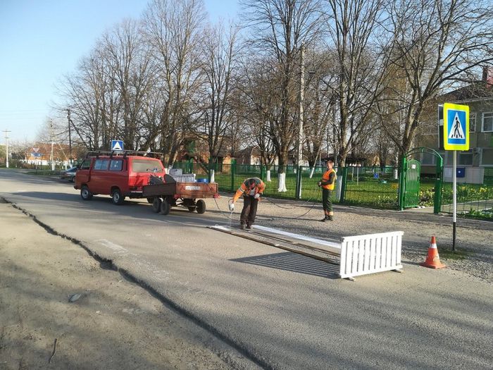 На фото: дорожные работы в Павловском сельском поселении