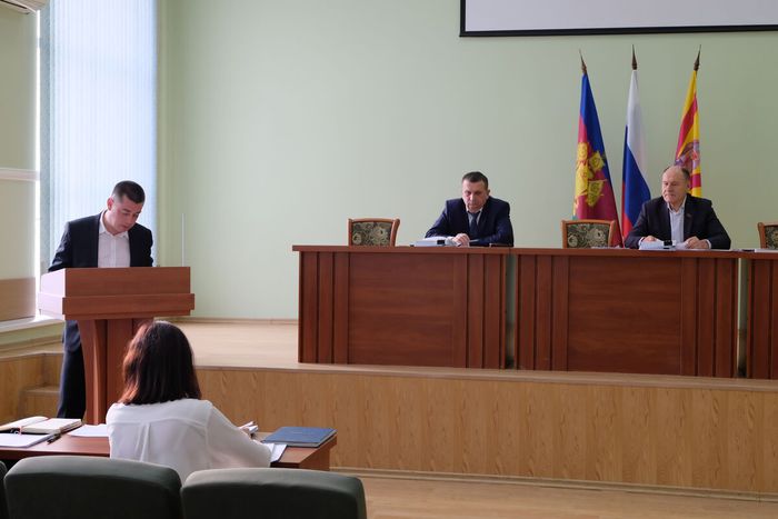 Заседание депутатских комиссий и сессия Совета