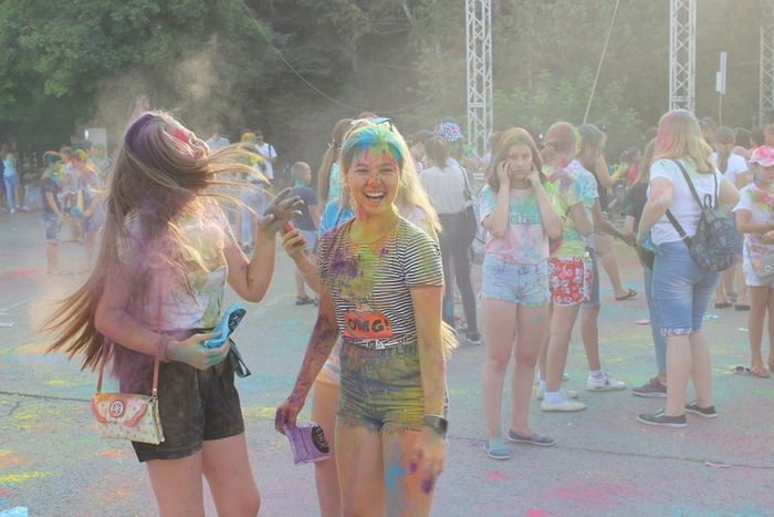 На фото: молодежный фестиваль «Краски лета»