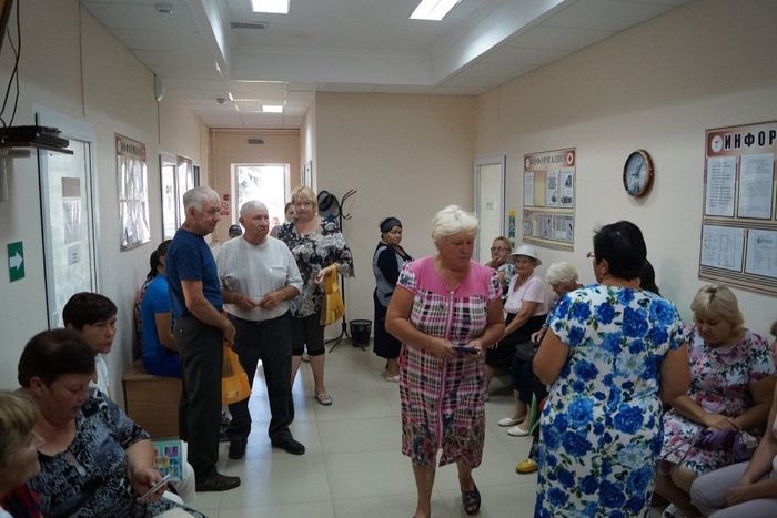На фото: выездной прием врачей в Новопластуновском поселении