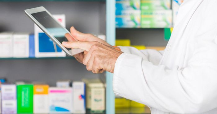 С 03 апреля 2020 года действует закон, предусматривающий возможность для аптек дистанционно осуществлять розничную торговлю лекарственными препаратами