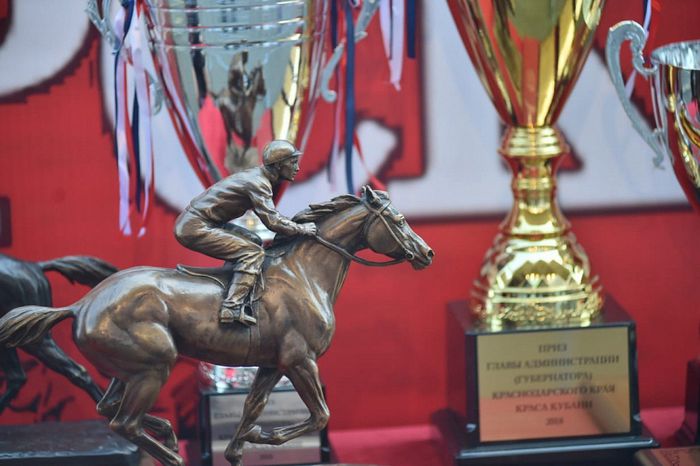На фото: скачки на Кубок губернатора Краснодарского края