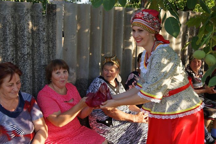 На фото: праздник улицы Комсомольской в Веселовском поселении