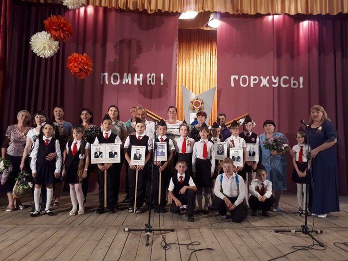На фото: праздничный концерт в Новопластуновском поселении