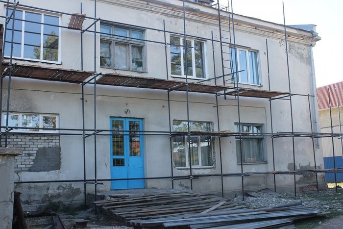 На фото: капитальный ремонт старолеушковского Дома культуры