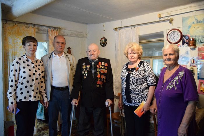 На фото: поздравление ветеранов Великой Отечественной войны