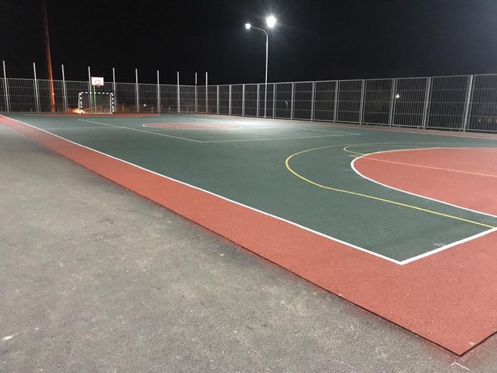 На фото: многофункциональная спортивная площадка в школе №15 х. Средний Челбас