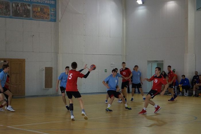 На фото: первенство России по гандболу среди юношей до 18 лет