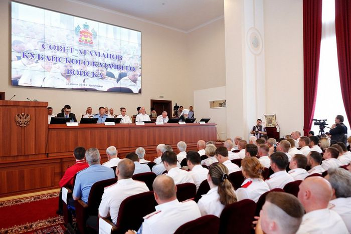 На фото: Совет атаманов Кубанского казачьего войска