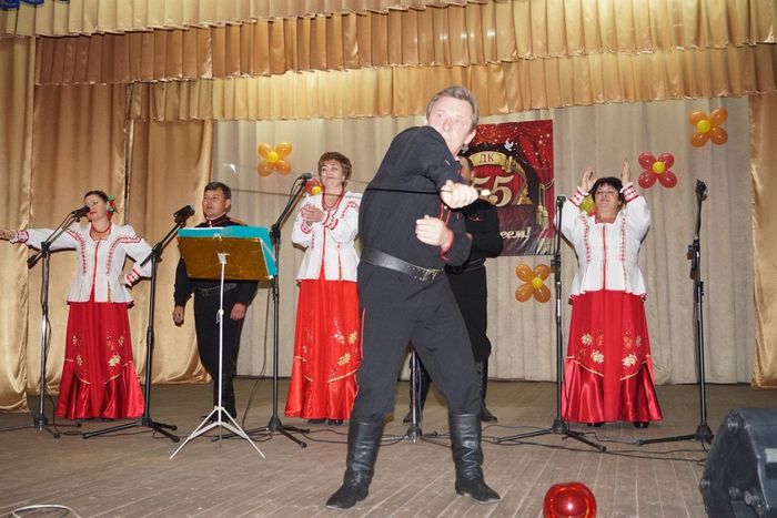 На фото: гости праздника ансамбль "Казачьи сердца" (Крыловской район)